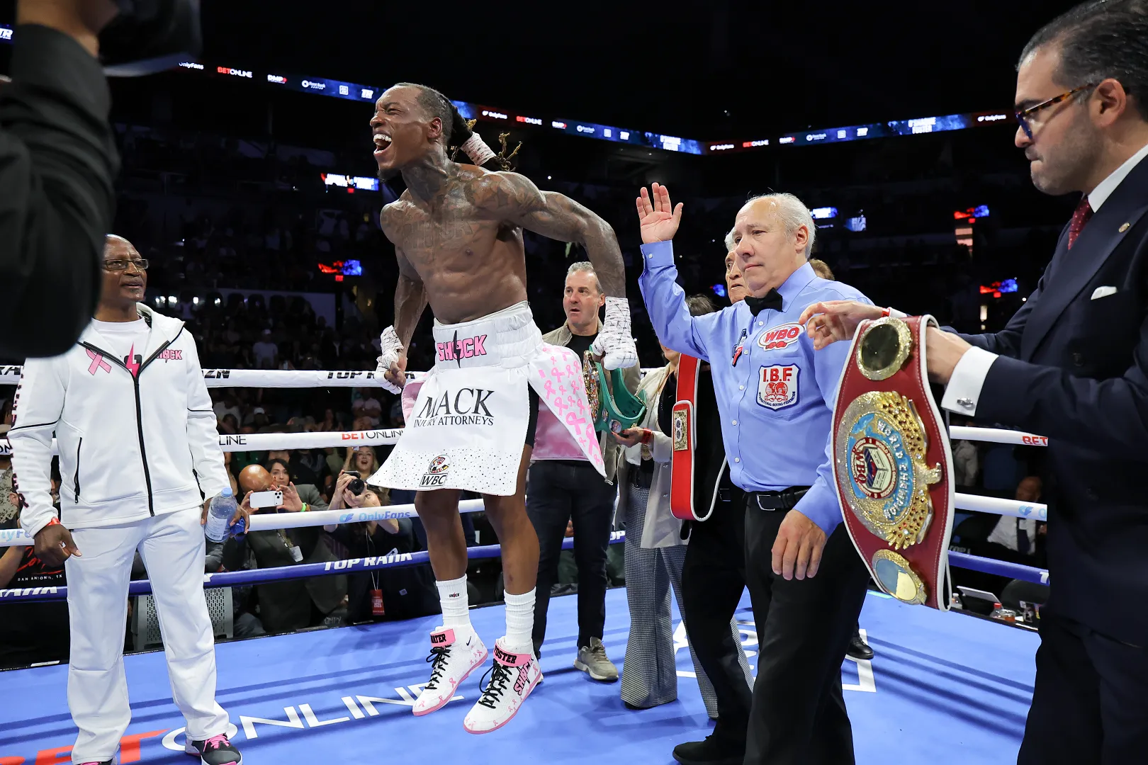 Article image of O'Shaquie Foster Unifies World Titles with Victory Over Emanuel Navarrete