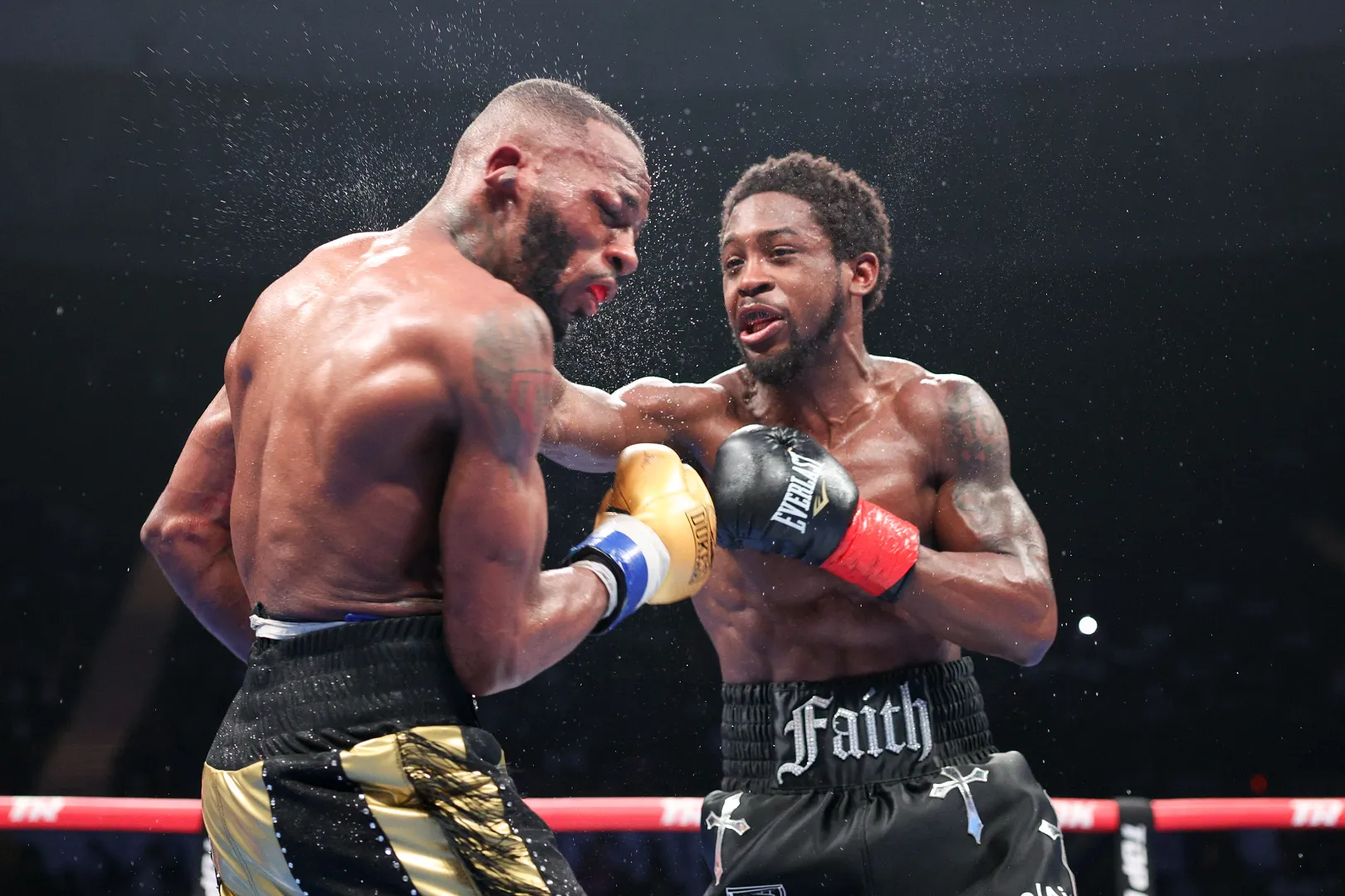 Article image of Keyshawn Davis Returns Home With Decision Win Over Nahir Albright